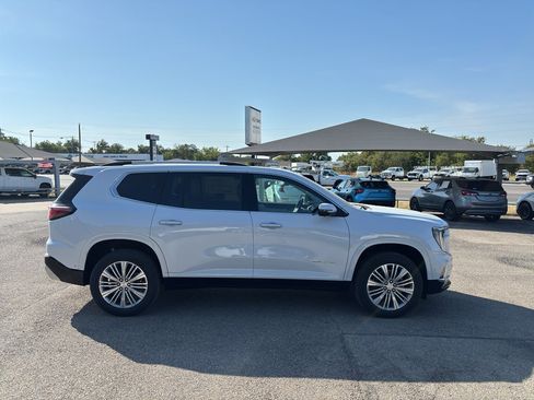 Used 2027 GMC Acadia Denali FWD image 4