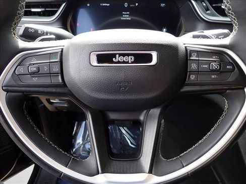 Used 2023 Jeep Grand Cherokee Altitude AWD/4WD image 17