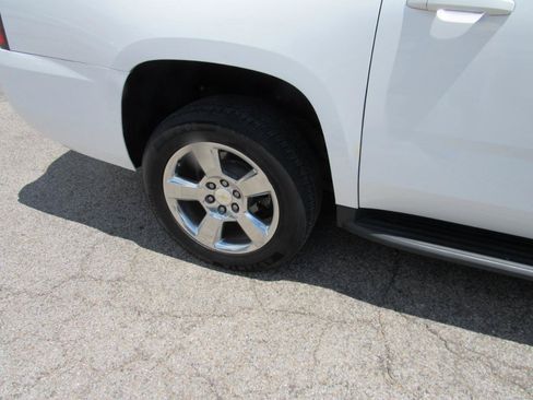 Used 2017 Chevrolet Suburban LT RWD image 8