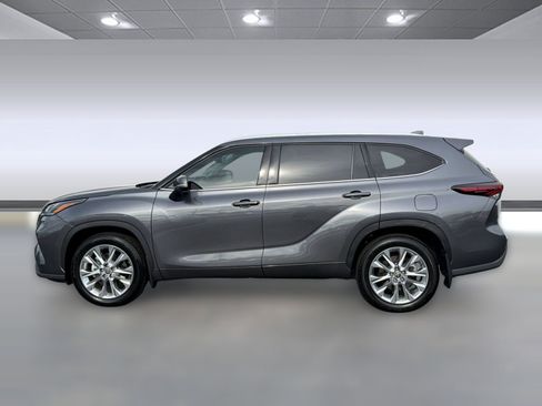 Certified 2024 Toyota Highlander Limited FWD image 2
