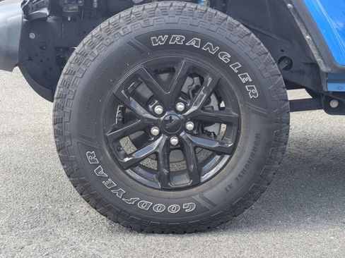 Used 2022 Jeep Gladiator Sport image 9