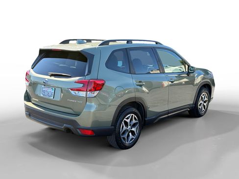 Used 2021 Subaru Forester Premium AWD/4WD image 5