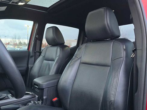 Used 2020 Toyota Tacoma TRD Off-Road image 25