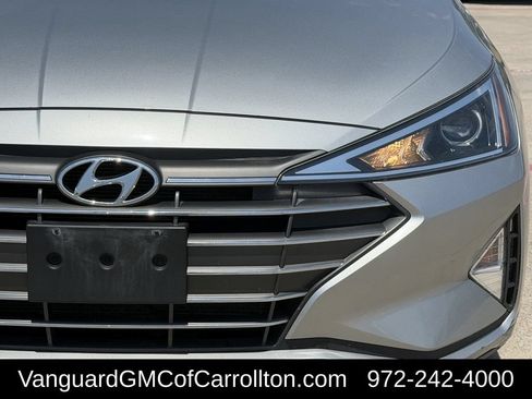 Used 2020 Hyundai Elantra SE FWD image 4