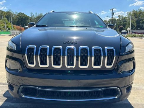 Used 2017 Jeep Cherokee Limited image 2