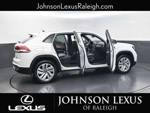 Used 2023 Volkswagen Atlas Cross Sport SE image 32