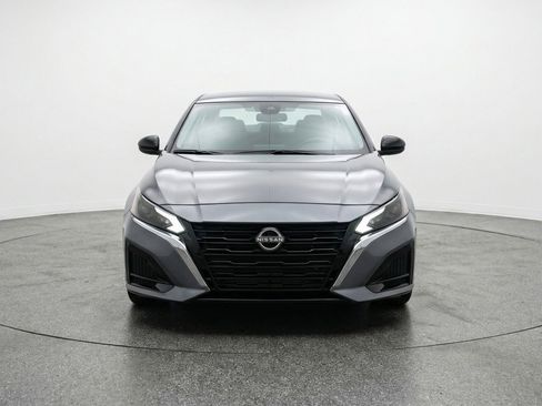 Used 2025 Nissan Altima 2.5 SV image 2