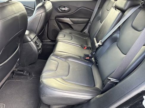 Used 2019 Jeep Cherokee Limited AWD/4WD image 13