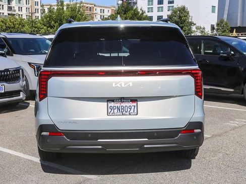 Used 2025 Kia Carnival SX Prestige image 9