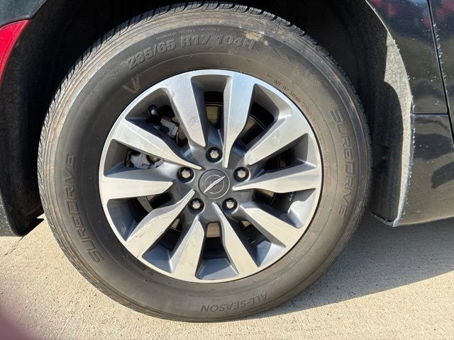 Used 2023 Chrysler Pacifica Touring-L FWD image 4