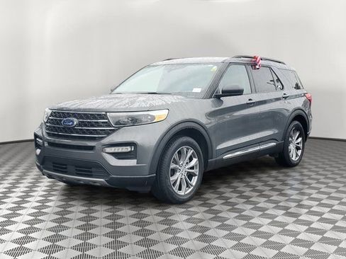 Certified 2022 Ford Explorer XLT w/ Equipment Group 202A image 3