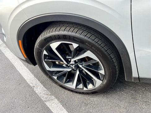 Used 2024 Mitsubishi Outlander SE image 13