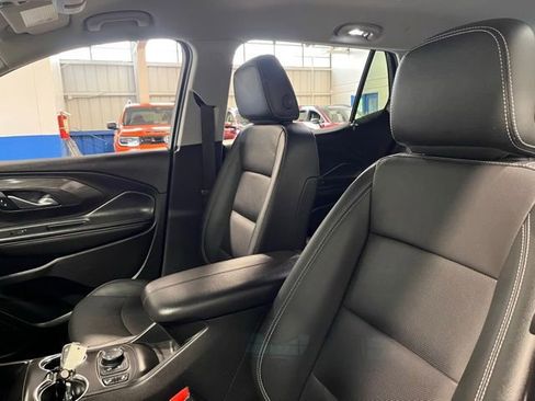 Used 2024 GMC Terrain SLT image 22