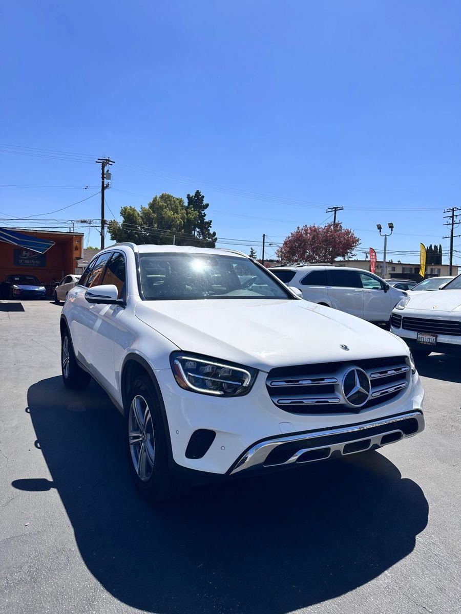 Used 2022 Mercedes-Benz GLC 300 image 2