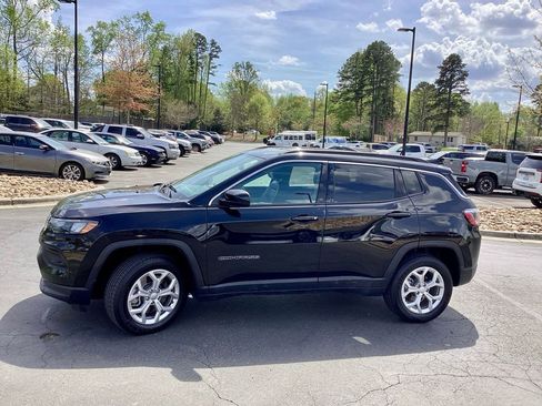 Used 2024 Jeep Compass Latitude AWD/4WD image 6