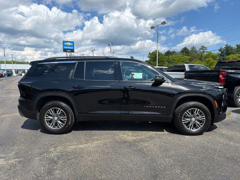 Used 2025 Chevrolet Traverse LT AWD/4WD image 8