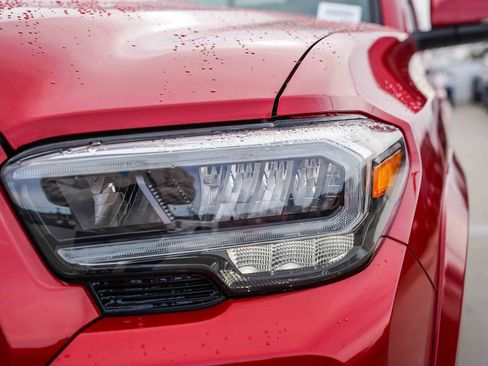 Certified 2022 Toyota Tacoma TRD Sport image 5