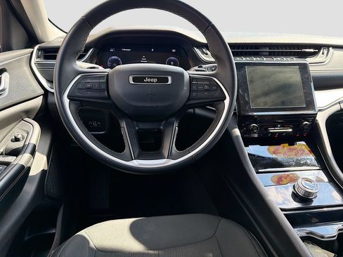 Used 2023 Jeep Grand Cherokee Laredo RWD image 18