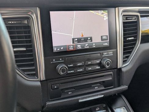 Used 2018 Porsche Macan image 26