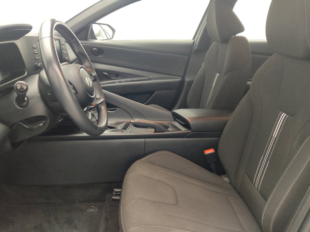 Used 2025 Hyundai Elantra Sport FWD image 17