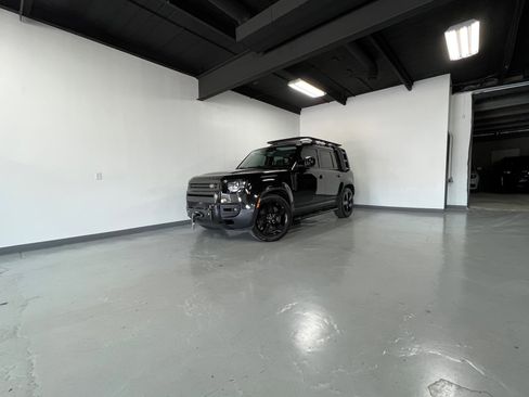 Used 2020 Land Rover Defender 110 HSE image 3