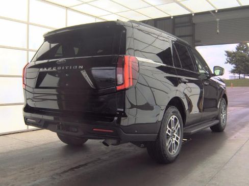 Used 2025 Ford Expedition Active AWD/4WD image 5