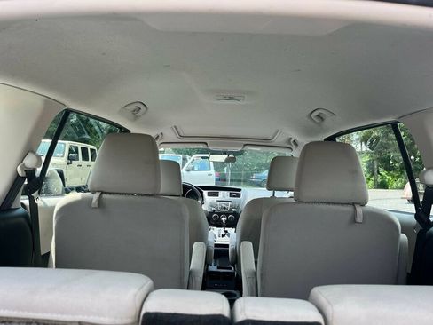 Used 2012 MAZDA MAZDA5 Touring w/ Moonroof & Audio Pkg FWD image 23