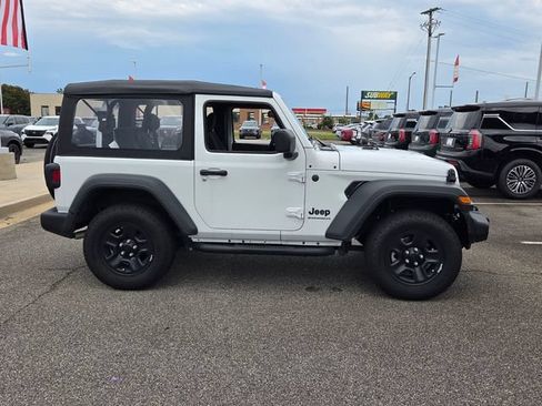 Used 2025 Jeep Wrangler Sport AWD/4WD image 10