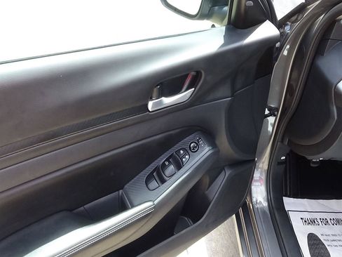 Used 2025 Nissan Altima 2.5 SV FWD image 16