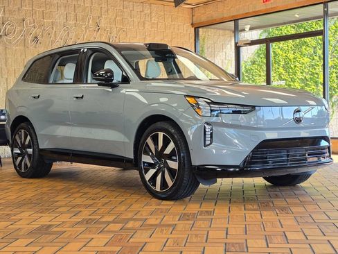 Used 2025 Volvo EX90 Ultra AWD/4WD image 8