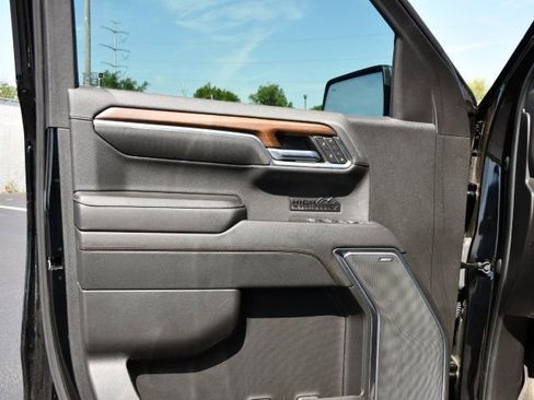 Used 2024 Chevrolet Silverado 1500 High Country w/ High Country Premium Package image 10