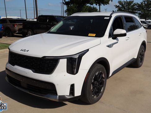 Used 2025 Kia Sorento S FWD image 8