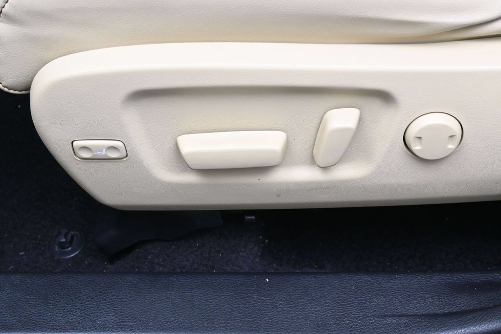 Used 2015 Toyota Highlander XLE AWD/4WD image 10