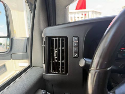 Used 2022 Chevrolet Express 2500 w/ Driver Convenience Package RWD image 17