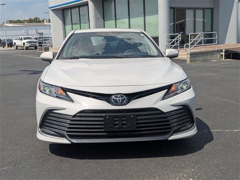 Used 2022 Toyota Camry LE image 10