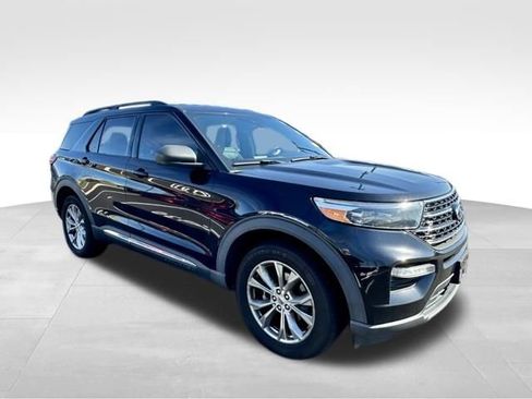 Used 2020 Ford Explorer XLT w/ Equipment Group 202A image 9