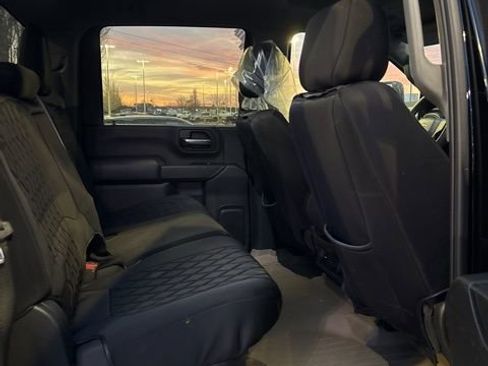 Used 2022 Chevrolet Silverado 2500 Custom w/ Custom Value Package image 9