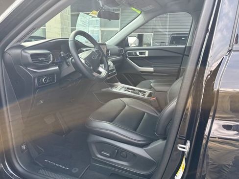 Used 2023 Ford Explorer XLT w/ Equipment Group 202A image 11