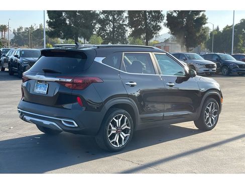 Used 2022 Kia Seltos SX w/ Sunroof Package image 5