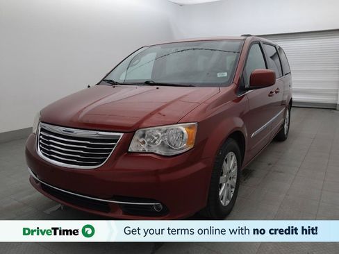 Used 2016 Chrysler Town & Country Touring FWD image 1