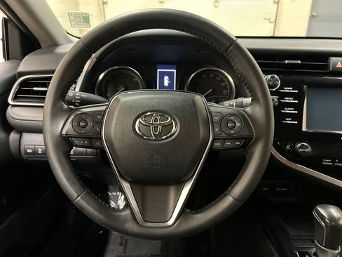 Used 2020 Toyota Camry SE FWD image 17