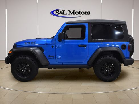 Used 2022 Jeep Wrangler Sport AWD/4WD image 4