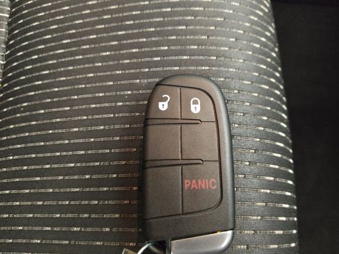 Used 2017 Dodge Journey SE w/ Flexible Seating Group FWD image 32