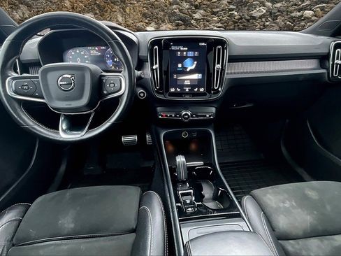 Used 2021 Volvo XC40 T5 R-Design w/ Climate Package image 15