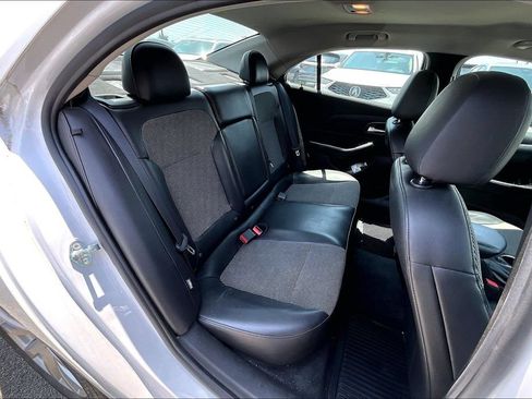 Used 2015 Chevrolet Malibu LT FWD image 36