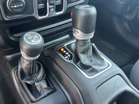 Certified 2025 Jeep Wrangler Unlimited Sahara w/ Safety Group AWD/4WD image 30