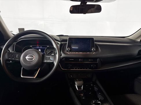 Used 2024 Nissan Rogue SV image 12