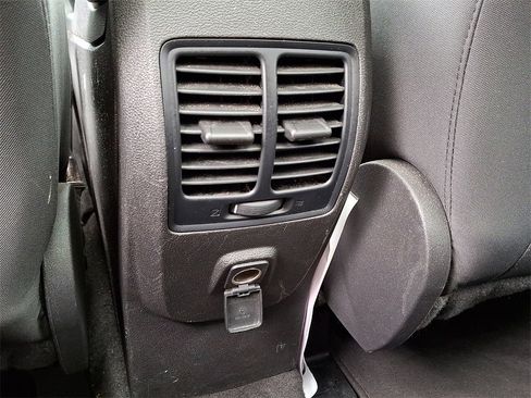 Used 2017 Ford Escape SE image 12