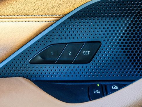 Used 2022 BMW i4 eDrive40 image 17