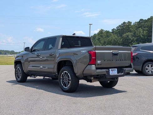 Used 2025 Toyota Tacoma TRD Sport w/ TRD Sport Upgrade Package AWD/4WD image 3